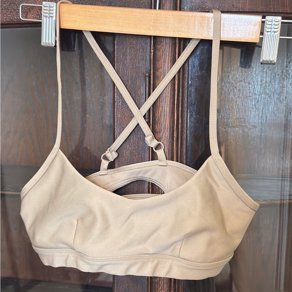 ALO Yoga Tan Crossover Strap Bra